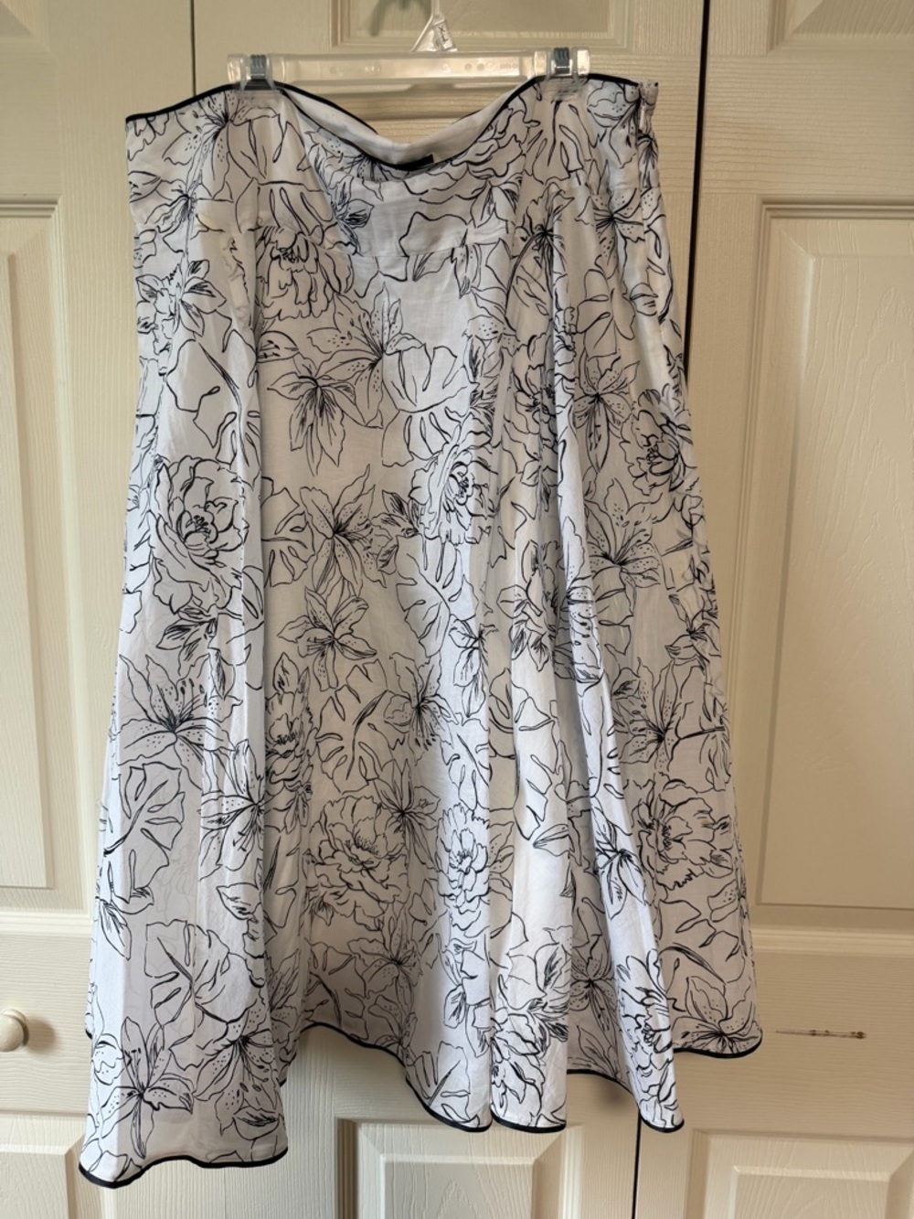 Jones New York White A-Line Skirt with Black Floral Outline